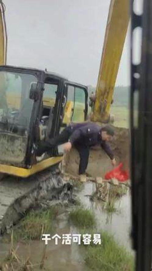 网红挖掘机吃瓜少女,揭秘网络红人的真实一面